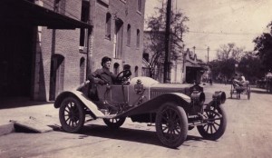 Lewis bzirdsong in a 1910 Franklin on College Street, San Antonio
